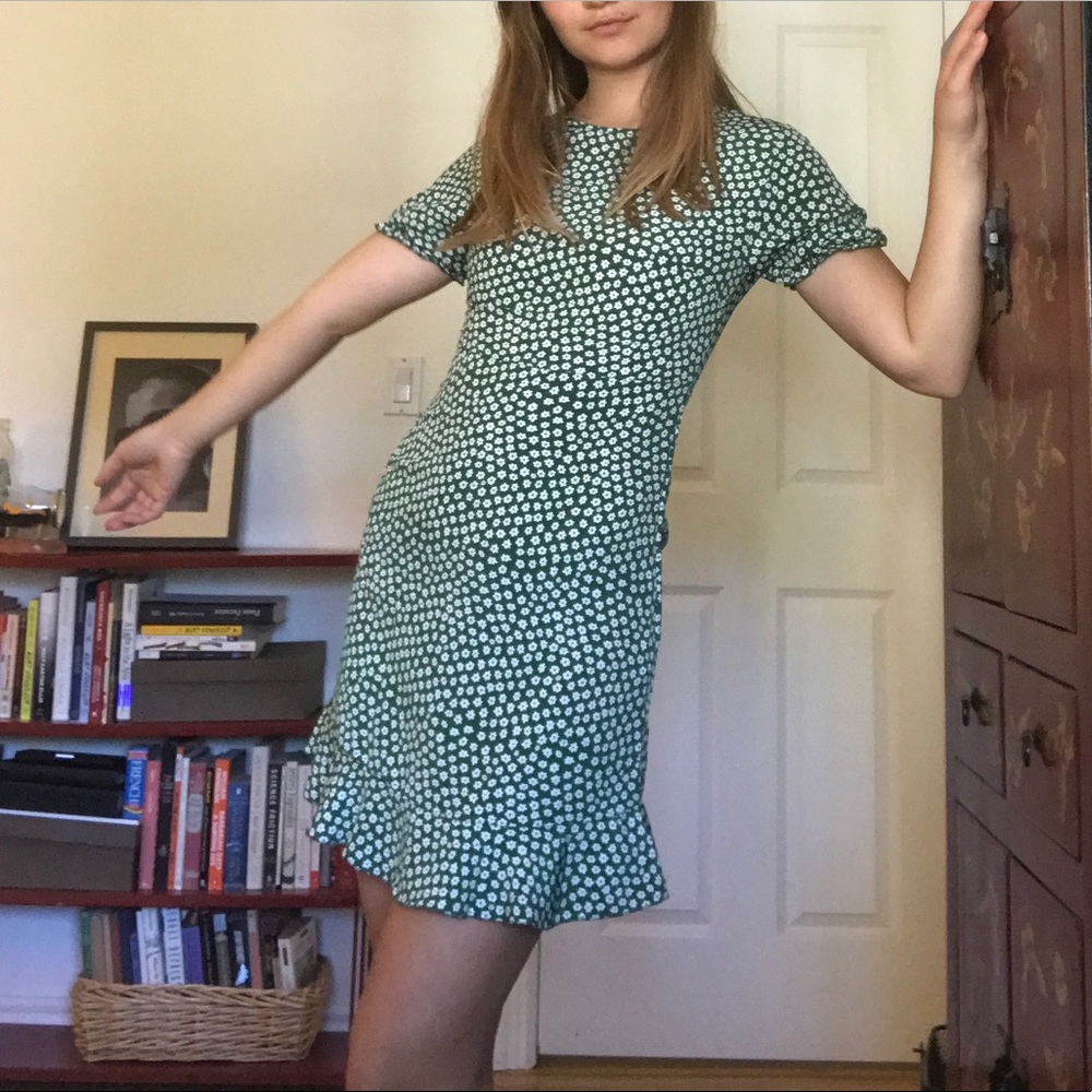 Super cute floral summer dress!